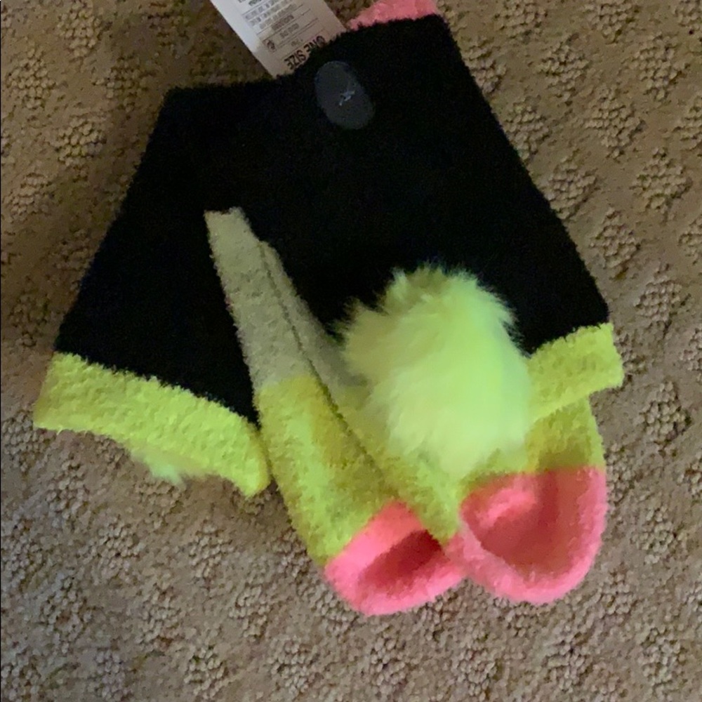 Fuzzy Socks (NEVER WORN)